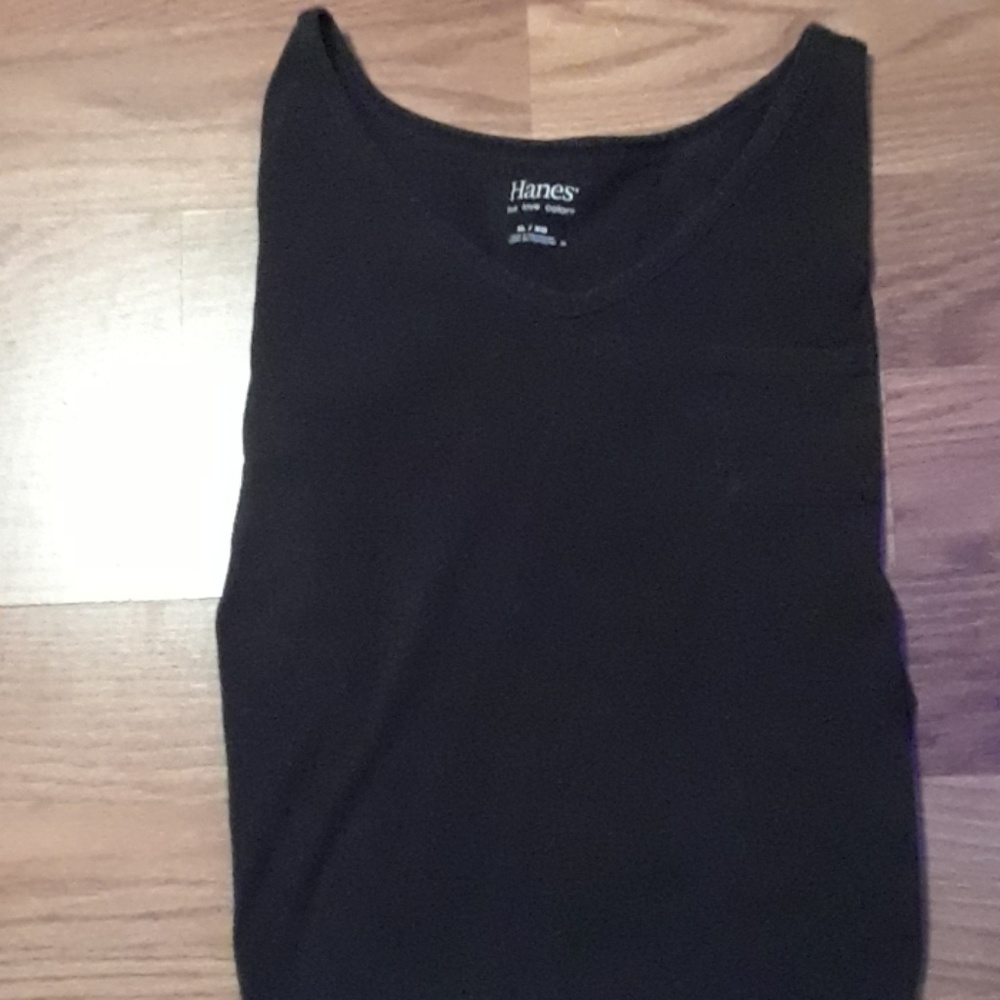 Black Hanes short sleeve shirt